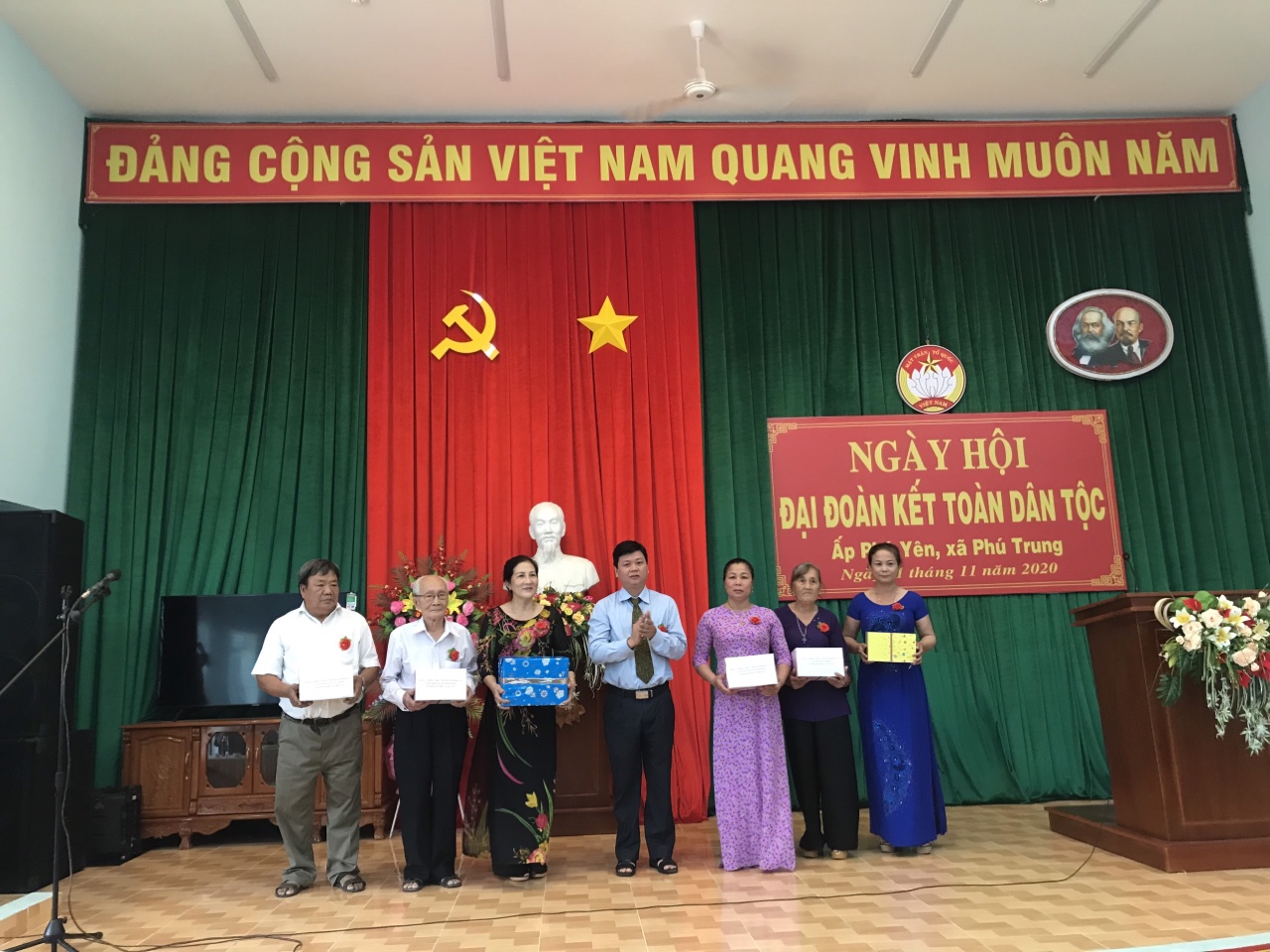 4.11-Tin ngày hội 1.jpg