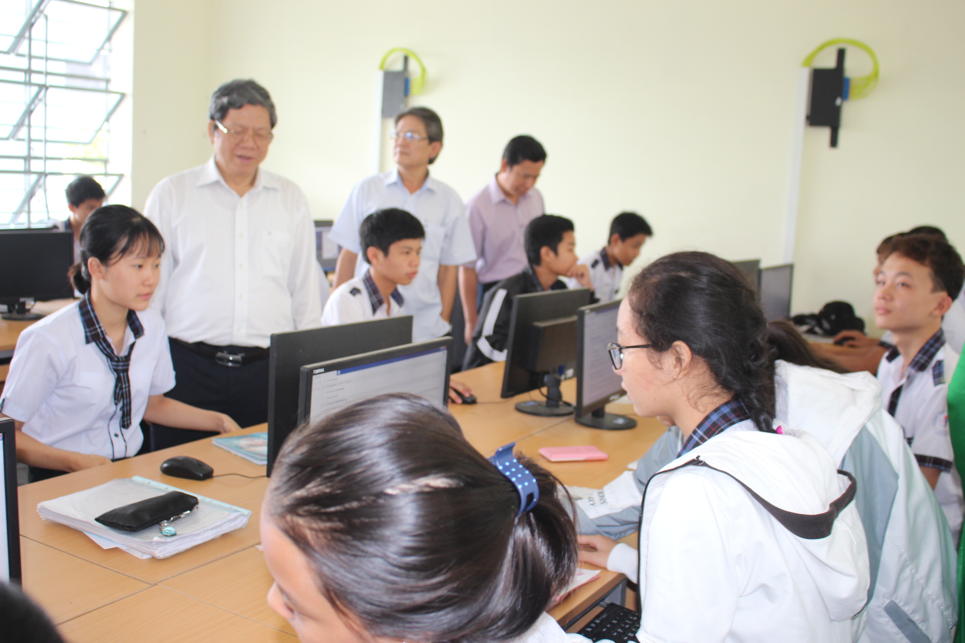 Hinh bai Doan Phu 1.JPG