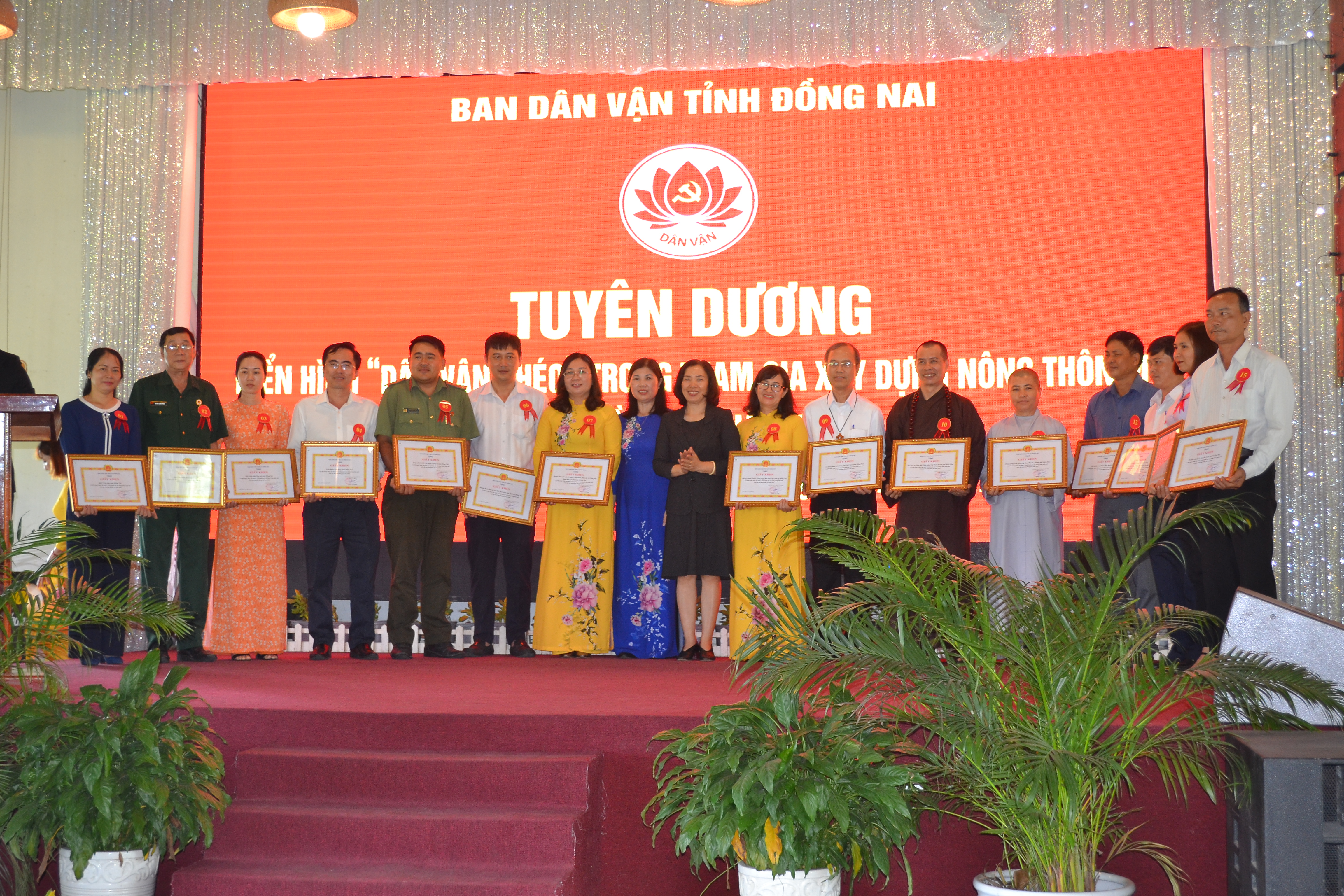 khen Dan van kheo (1).JPG
