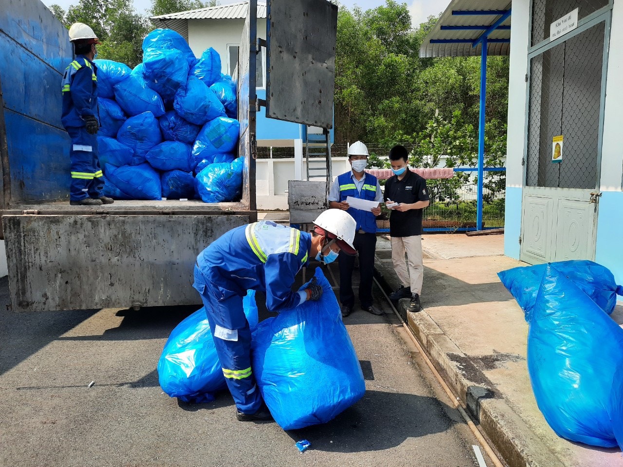 5.7-Nhiều doanh nghiệp chủ động tham gia phân loại chất thải.jpg