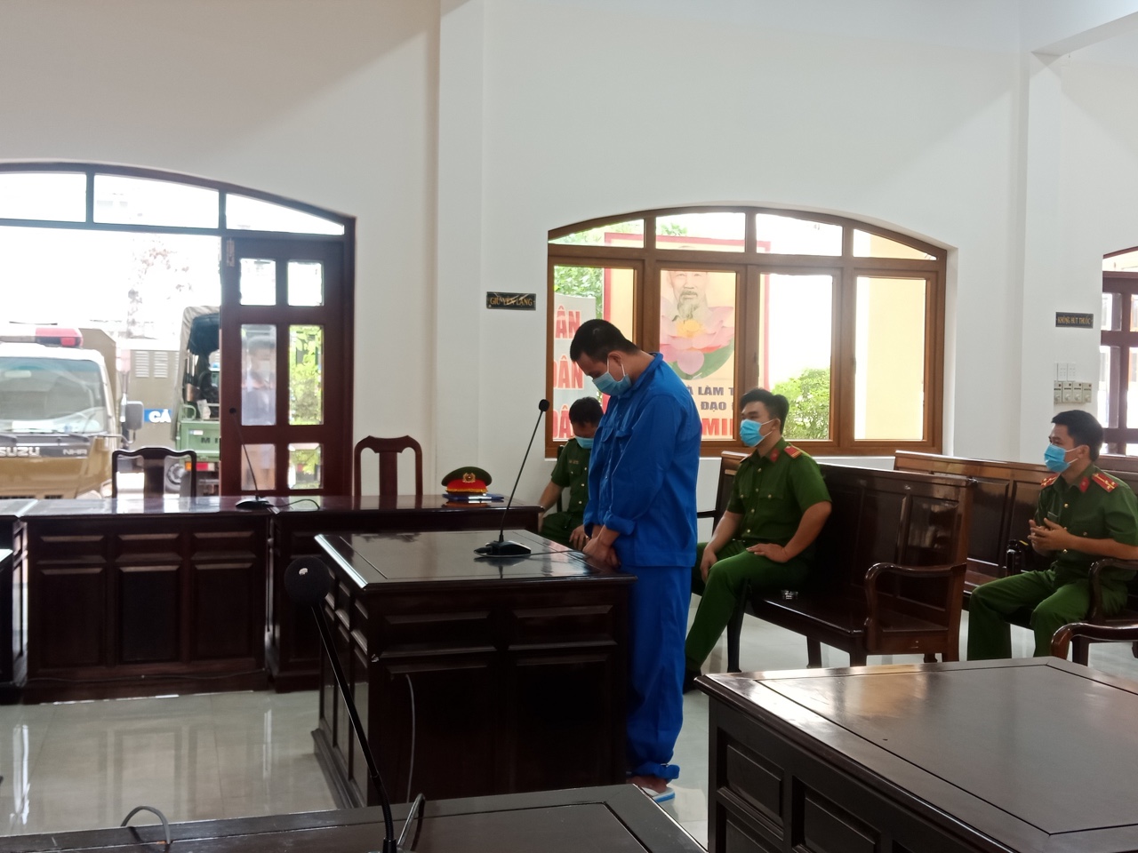 hoang2921d.jpg