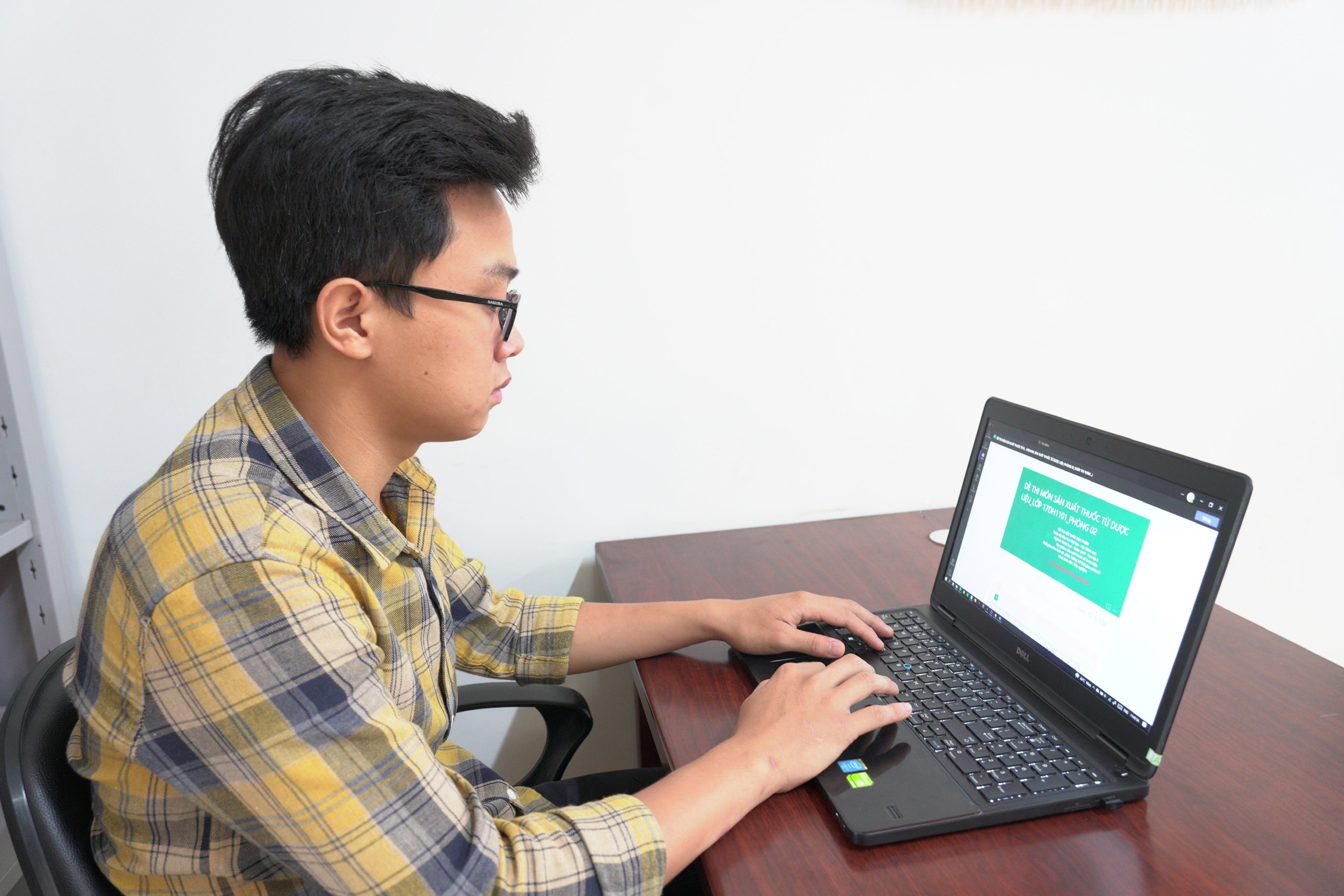 2.2 30-8-2021-tan Sinh viên Trường đại học Lạc Hồng thi online tại nhà.jpg