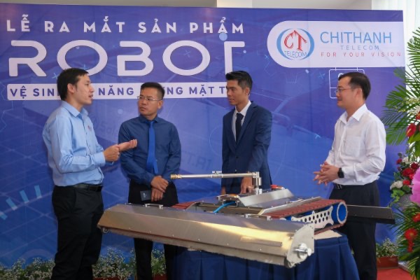 3.1 2-9-2021-tan Giới thiệu sản phẩm robot vệ sinh.jpg