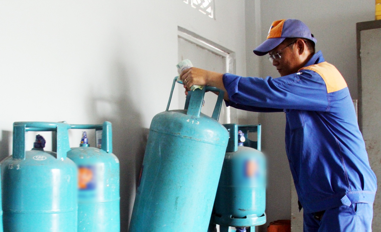 6-3 Giá gas bán lẻ tiếp tục tăng cao.jpg
