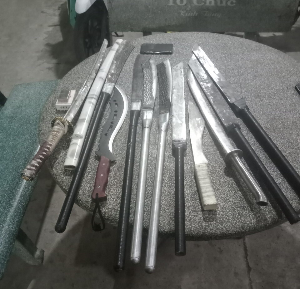 9-3 Phát hiện nhiều đối tượng mang hung khí đi đánh nhau.jpg