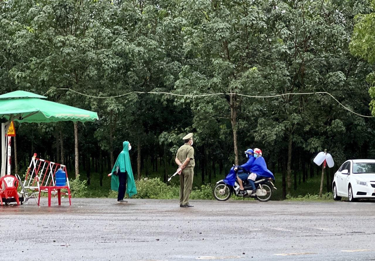 12-4 Tạo thuận lợi hơn cho người dân khi qua Hương lộ 10-1.jpg