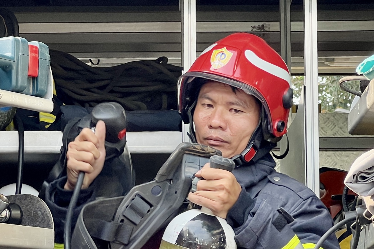 14-4 Cứu 4 mạng người trong cơn sóng dữ-1.jpg