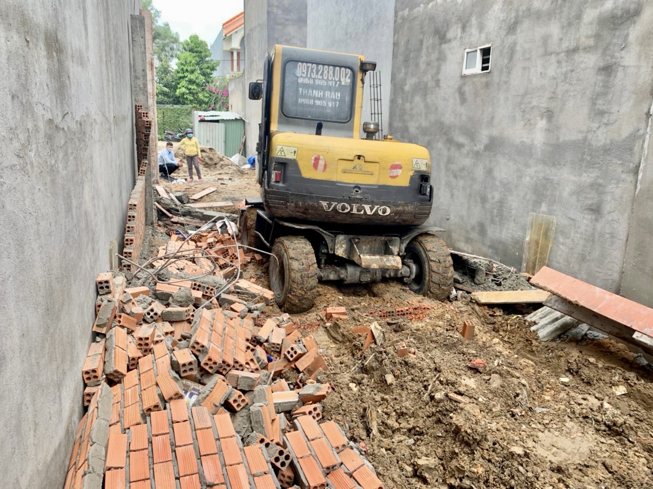 15-4 Phường Trảng Dài cưỡng chế nhiều căn nhà xây dựng trái phép.jpg