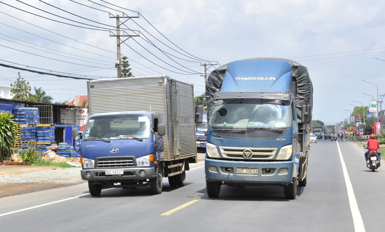 10-5 Giao thông phức tạp trên quốc lộ.jpg