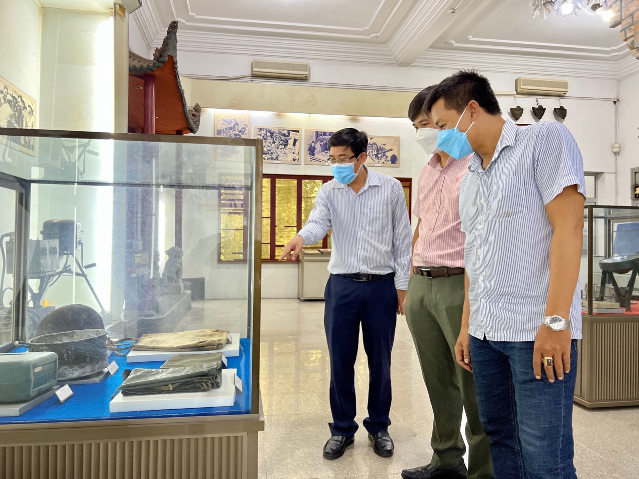 11-5 Sưu tầm kỷ vật thời kháng chiến-1.jpg
