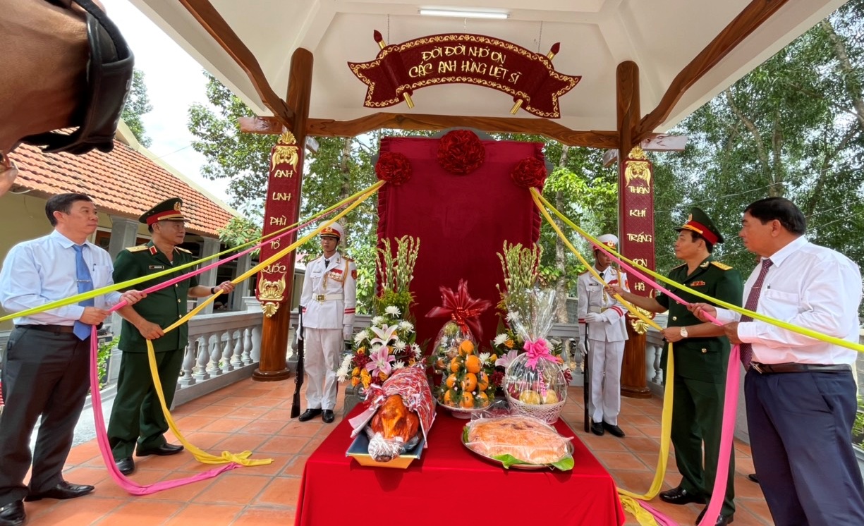 17-5 khanh thanh nha bia liet si Long Tho-1.jpg