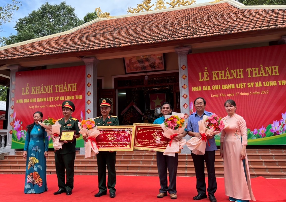 17_5 khanh thanh nha bia liet si Long Tho-2.jpg