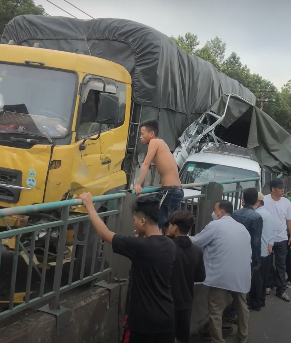 1-7 Liên tiếp xảy ra 2 vụ va chạm liên hoàn trên quốc lộ 1.jpg