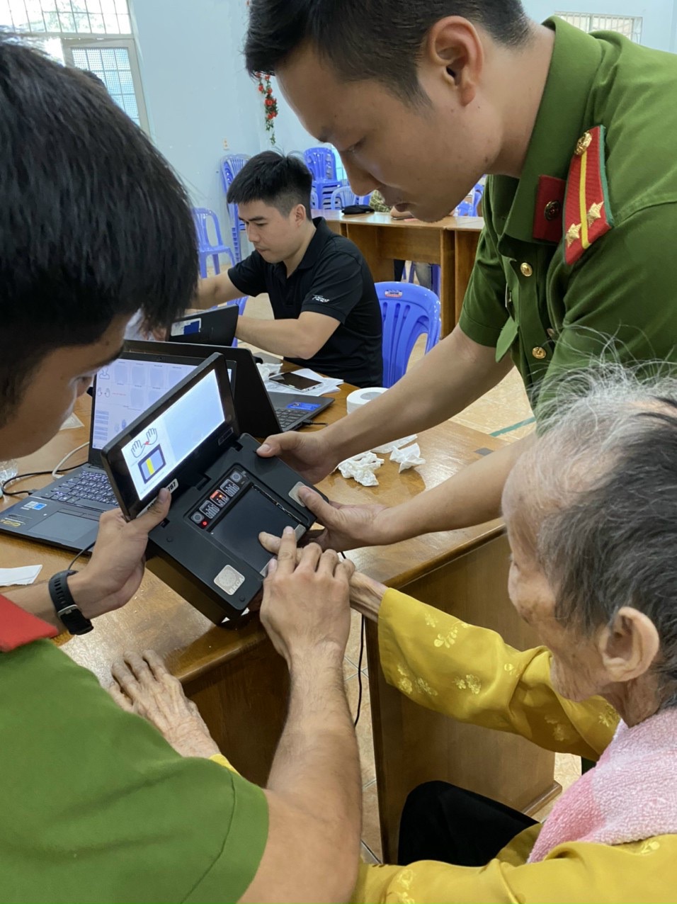 24-8 Đẩy nhanh tiến độ làm căn cước công dân-1.jpg
