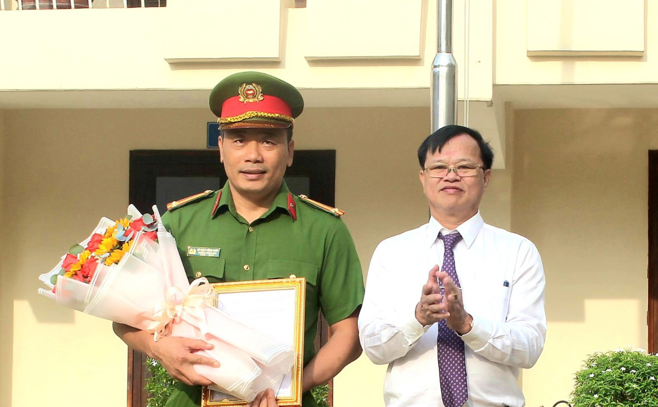 7-11 Khen thưởng đột xuất các đơn vị có thành tích trong phòng, chống tội phạm-1.jpg