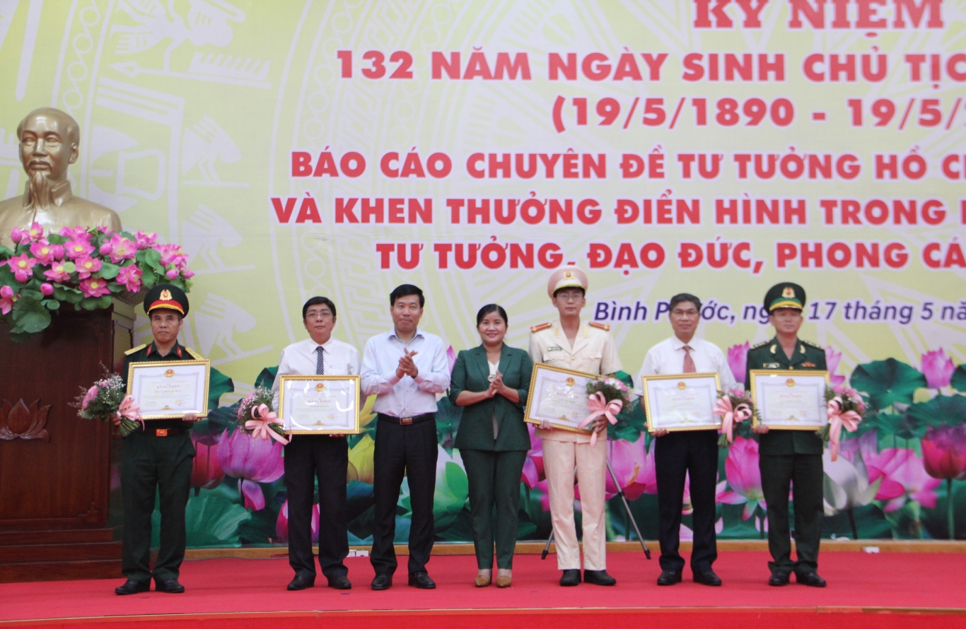 khen thưởng
