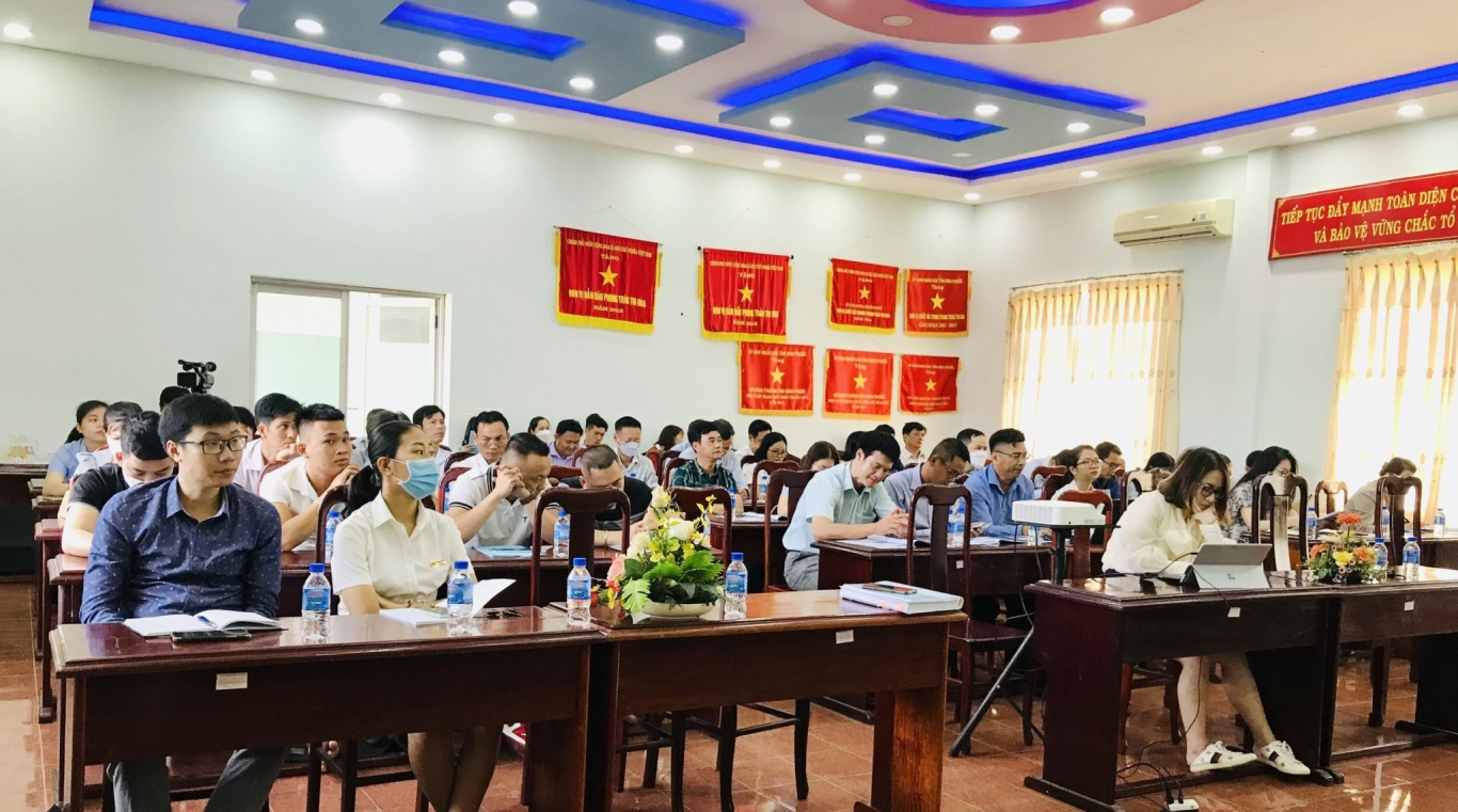 tap huan cong tac nguoi tieu dung