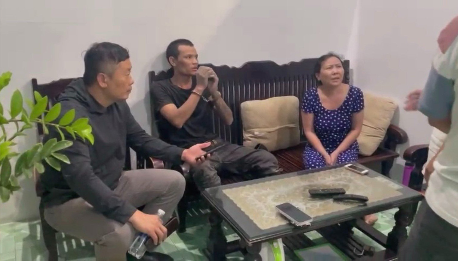 25-8 Ngăn “vũ khí nóng” tràn lan trên thị trường-1.jpg