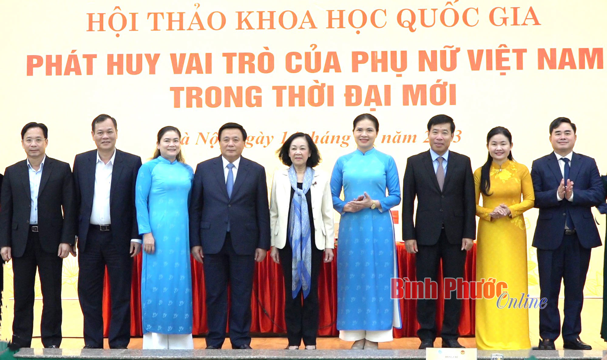 hinh 7 cac dai bieu chup hinh luu nien 10352815122023