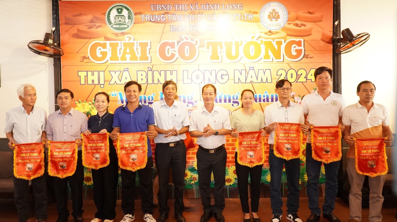trao giải