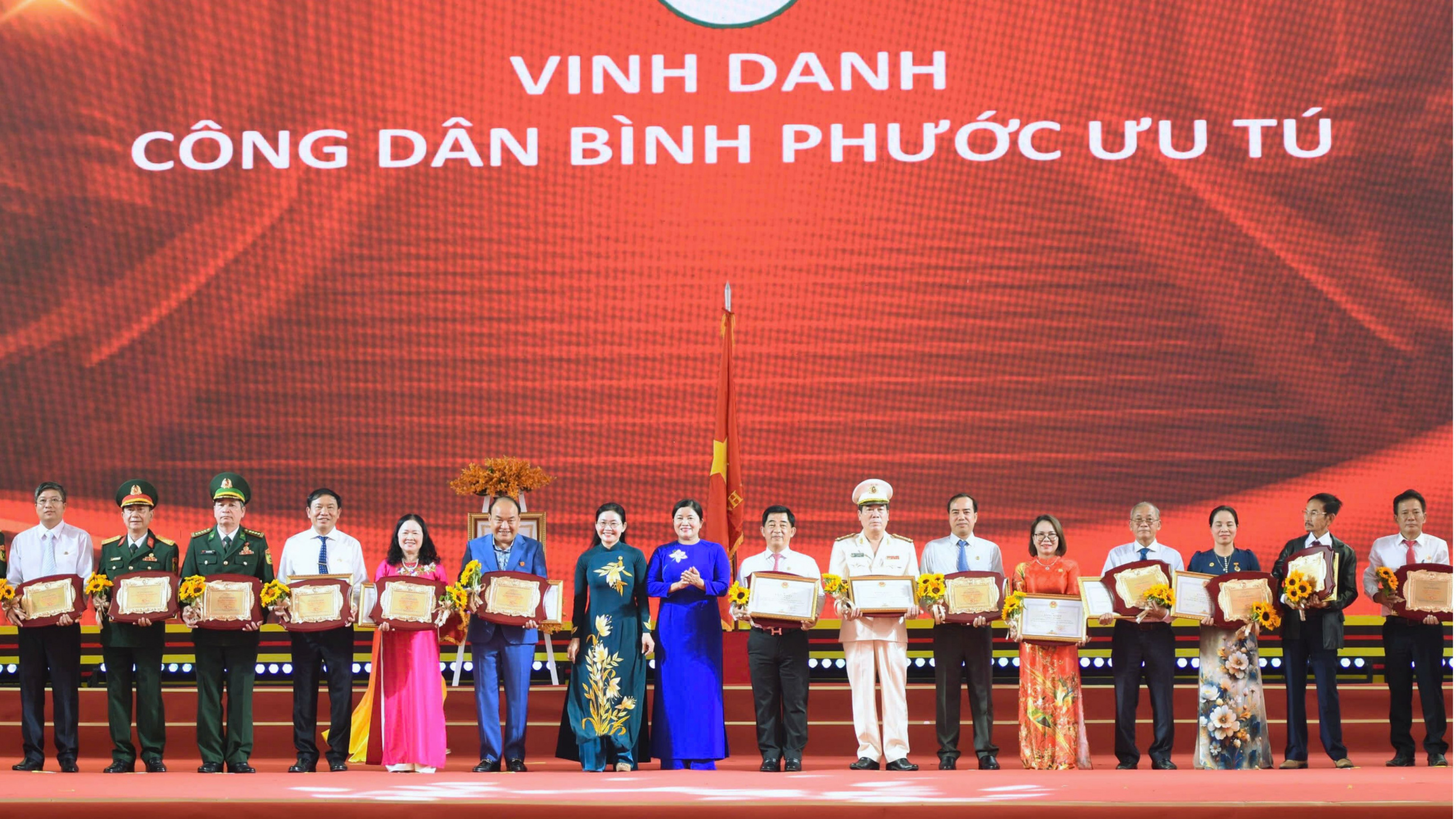 vinh danh