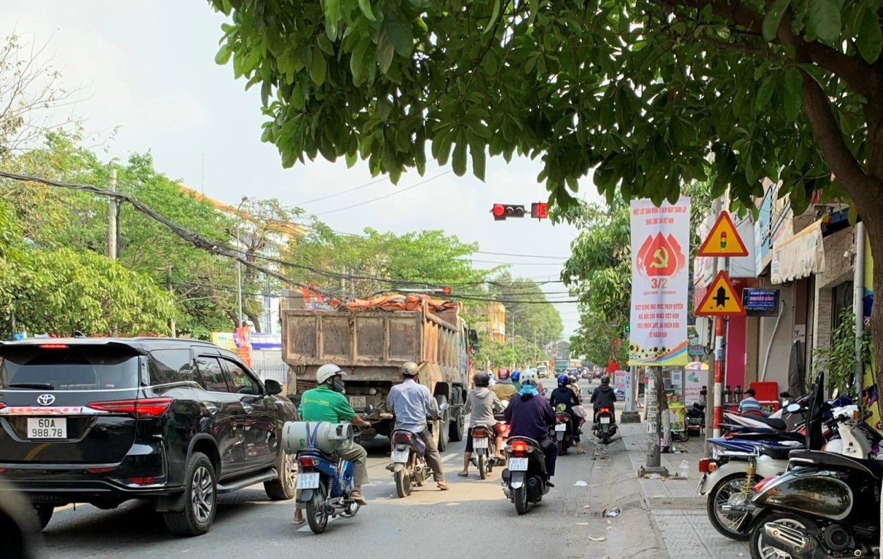 26-3 Vẫn còn xe tải lưu thông.jpg