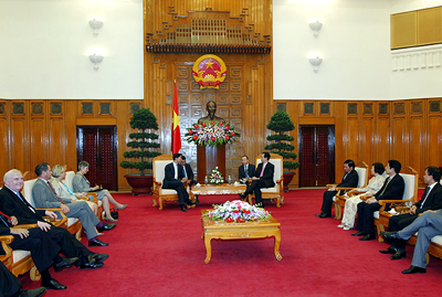 Bantin 9.19 (TN) - thu tuong Nguyen Tan Dung tiep bo truong kinh te va cong nghe duc -2.jpg