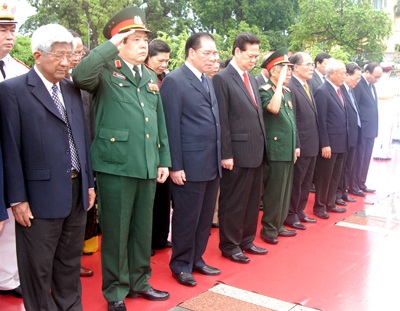 Bantin 26.7 (TN-CP) lanh dao dang nha nuoc dang huong tuong niem - Thanh Nhan.jpg