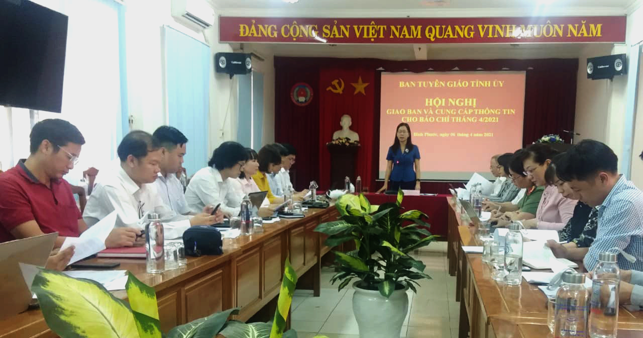 Giao ban bao chi