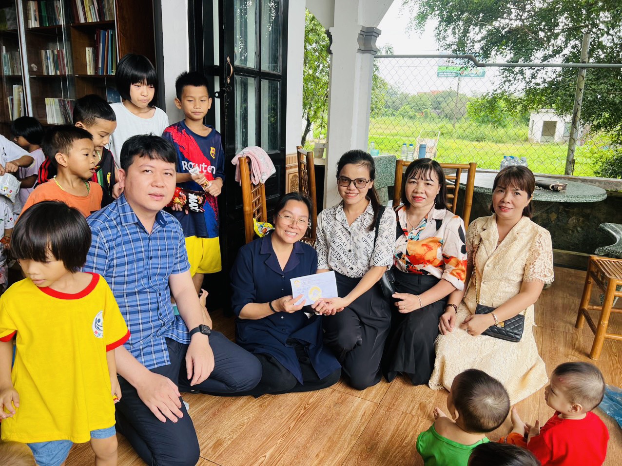 Chi bộ 1 – Đảng bộ Sở Xây dựng thăm, động viên và tặng quà tại Cơ sở trợ giúp xã hội mái ấm An Vũ