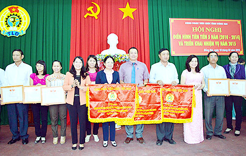 1202-Congdoanvienchuc.JPG