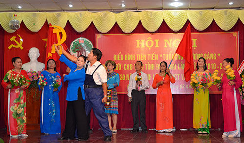 09.06.2016-Quan_tam_cham_lo_nguoi_cao_tuoi.jpg